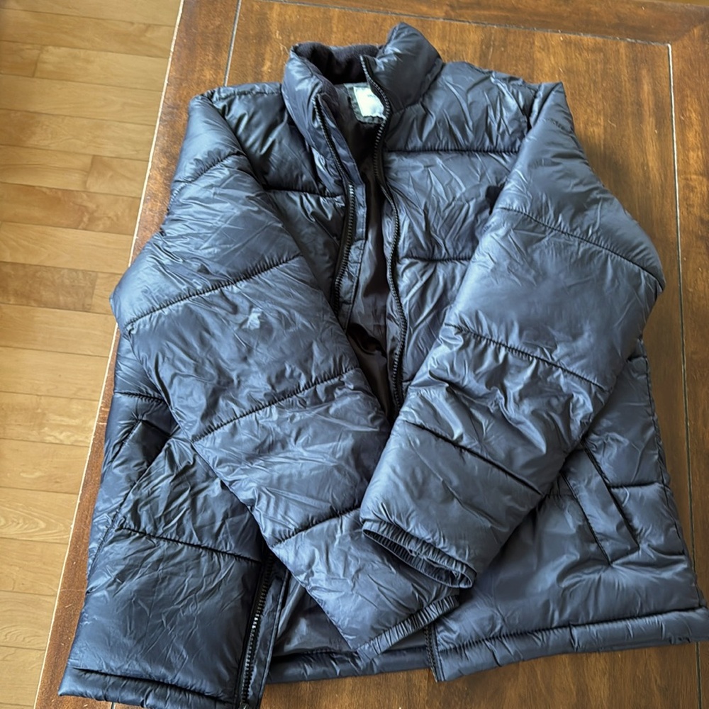 Old navy black puffer coat. Size small